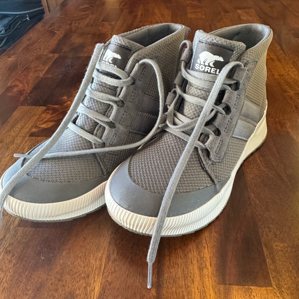 Sorel Out N About III Mid Waterproof Sneaker in Quarry, Sea Salt Size 6.5